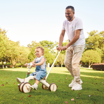 Tricicleta pentru copii Hape 4 in 1 cu sa reglabila si roti Eva